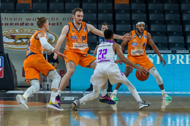 在发球环节 在发球环节