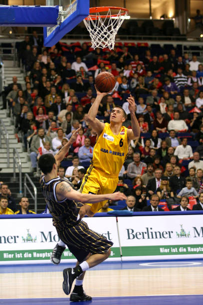 育界敲响了 育界敲响了